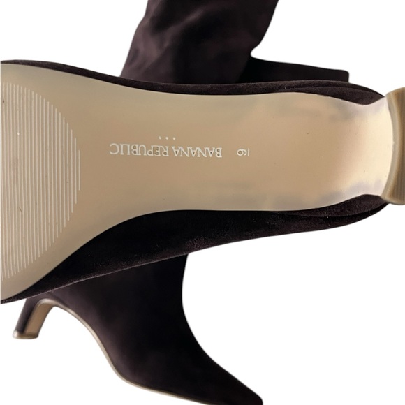 Chic Minimalist Elegant Dark Brown Faux Suede Heeled Boots Size 9 Women’s - Picture 3 of 3